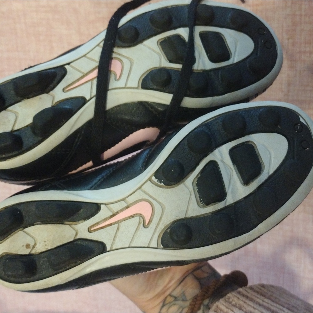 Toddler girl Nike cleats - Picture 4 of 6